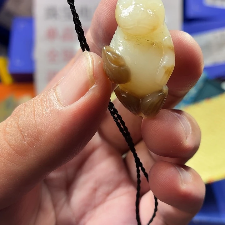 颈饰未镶嵌和田玉（糖玉）