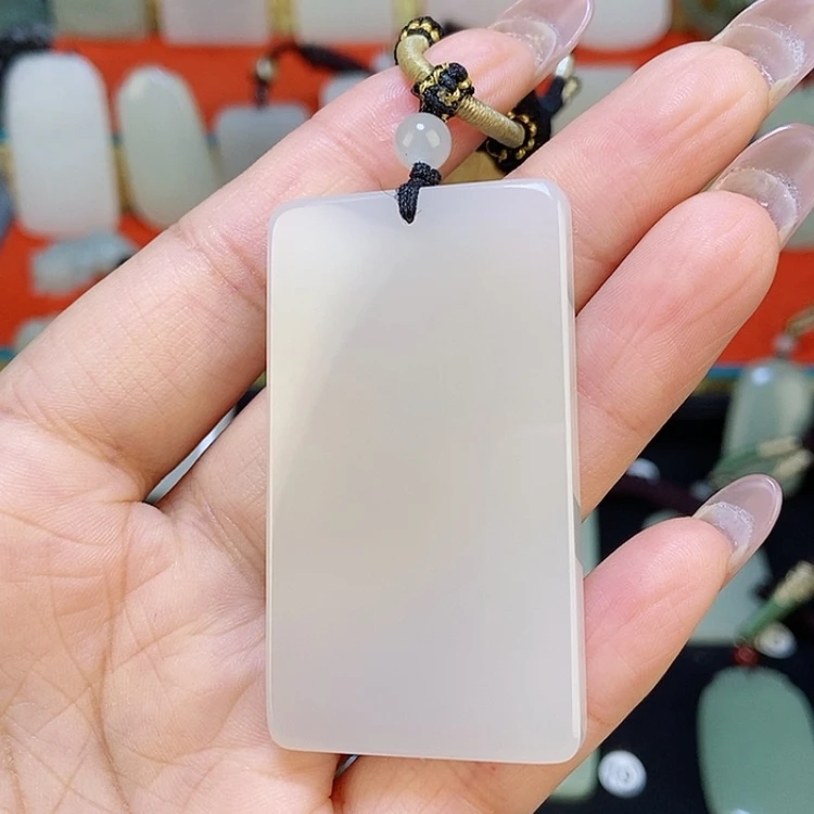 【闪购商品】颈饰未镶嵌和田玉认***了