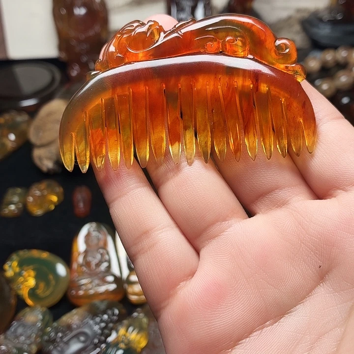 琥珀未镶嵌颈饰..