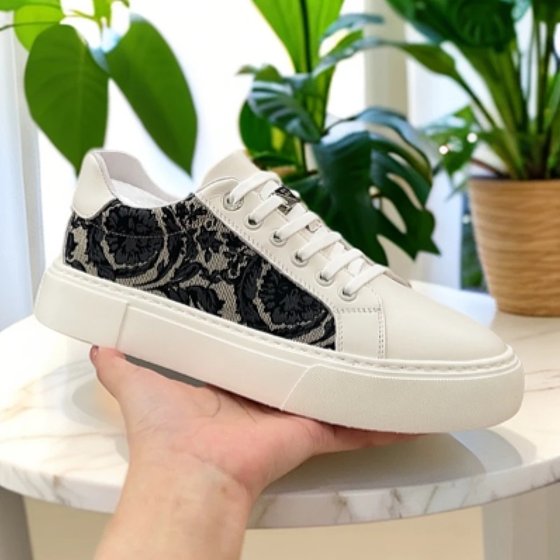 时尚简约多风格搭配的刺绣设计运动休闲鞋休闲板鞋男士时尚百搭
