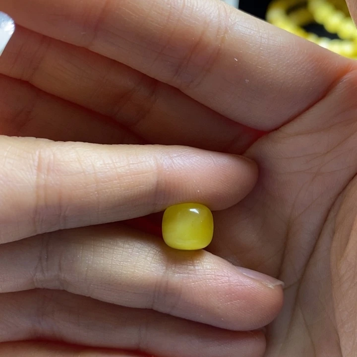 蜜蜡裸石未镶嵌自*:尺寸10，微瑕