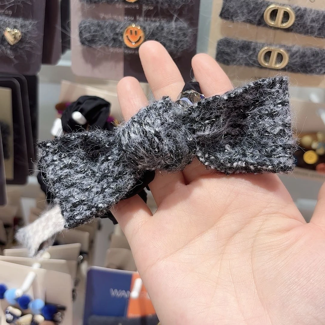 非金属深灰蝴蝶结面膜圈