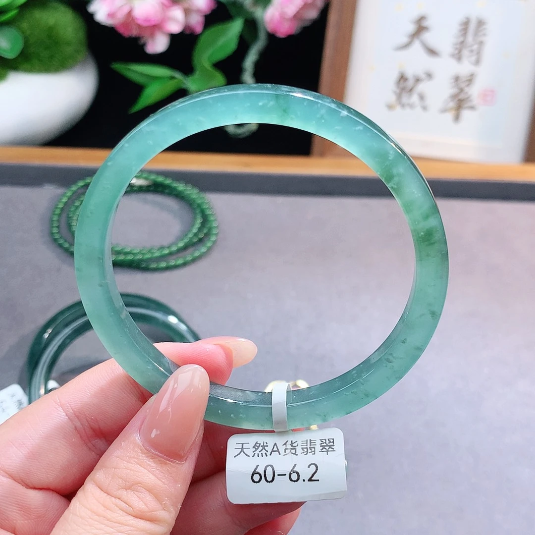 未镶嵌手镯（圆镯）翡翠