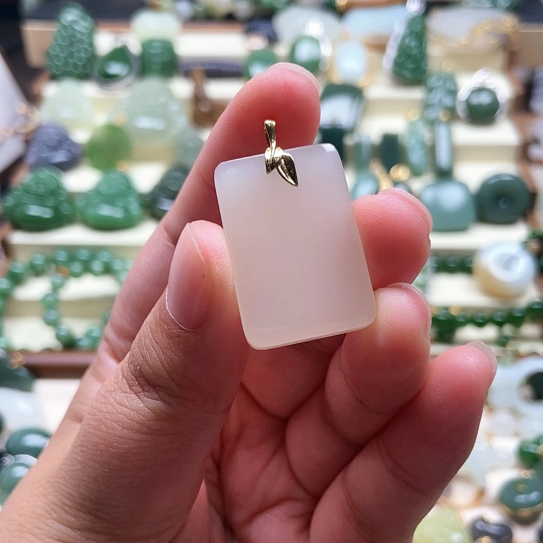 吊坠(不含链)18K金镶嵌和田玉诺*儿