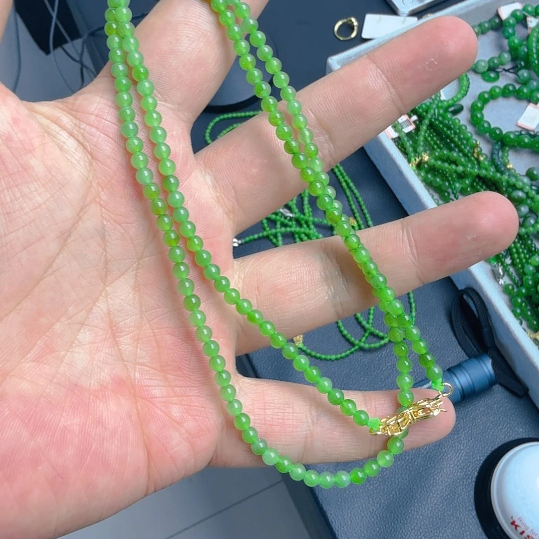 颈饰未镶嵌和田玉（碧玉）