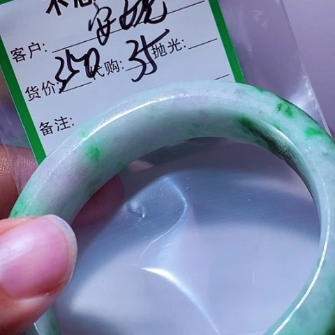 翡翠未镶嵌颈饰安**贝