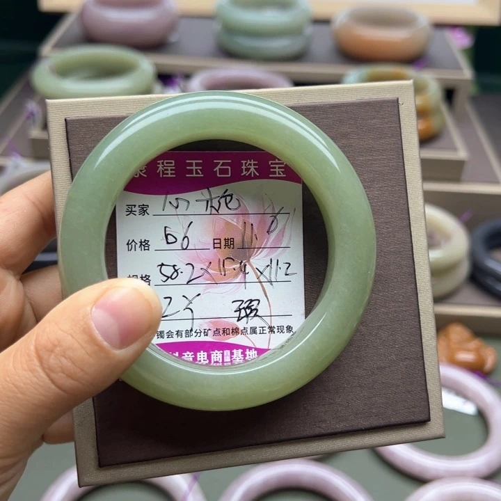 *****石英质玉未镶嵌手镯