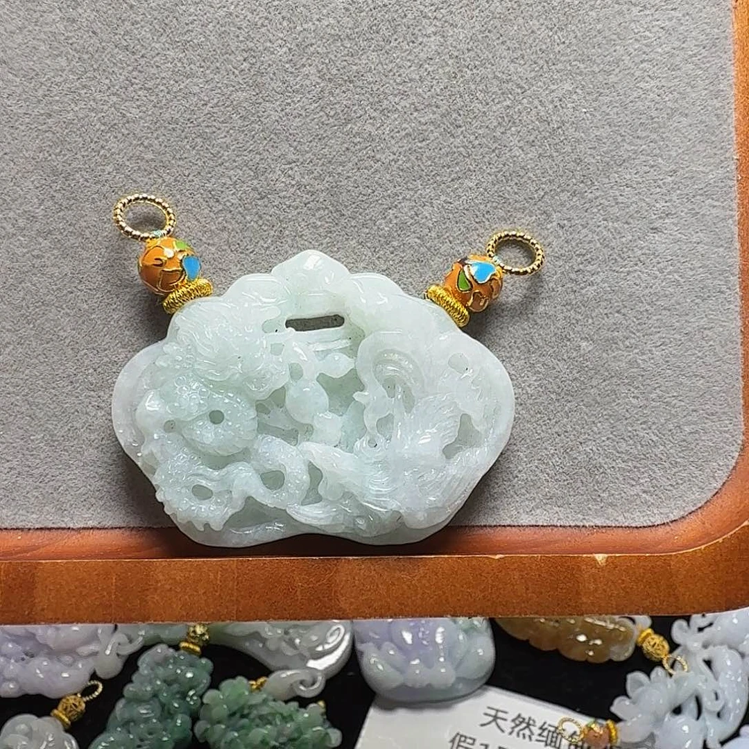 吊坠(赠链)未镶嵌翡翠