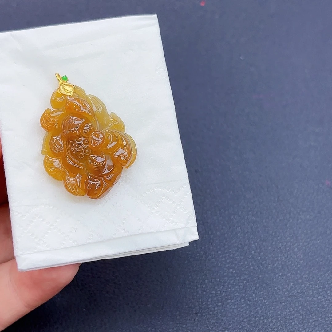 翡翠18K金镶嵌颈饰绝**三莲花吊坠