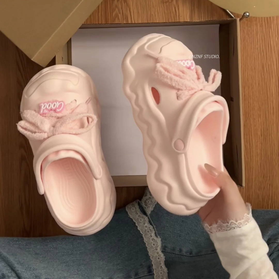 粉色高级感厚底踩屎感洞洞鞋女款2025新款夏季外穿增高包头凉拖鞋