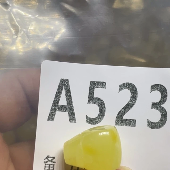 琥珀未镶嵌裸石微瑕13.5，18.9