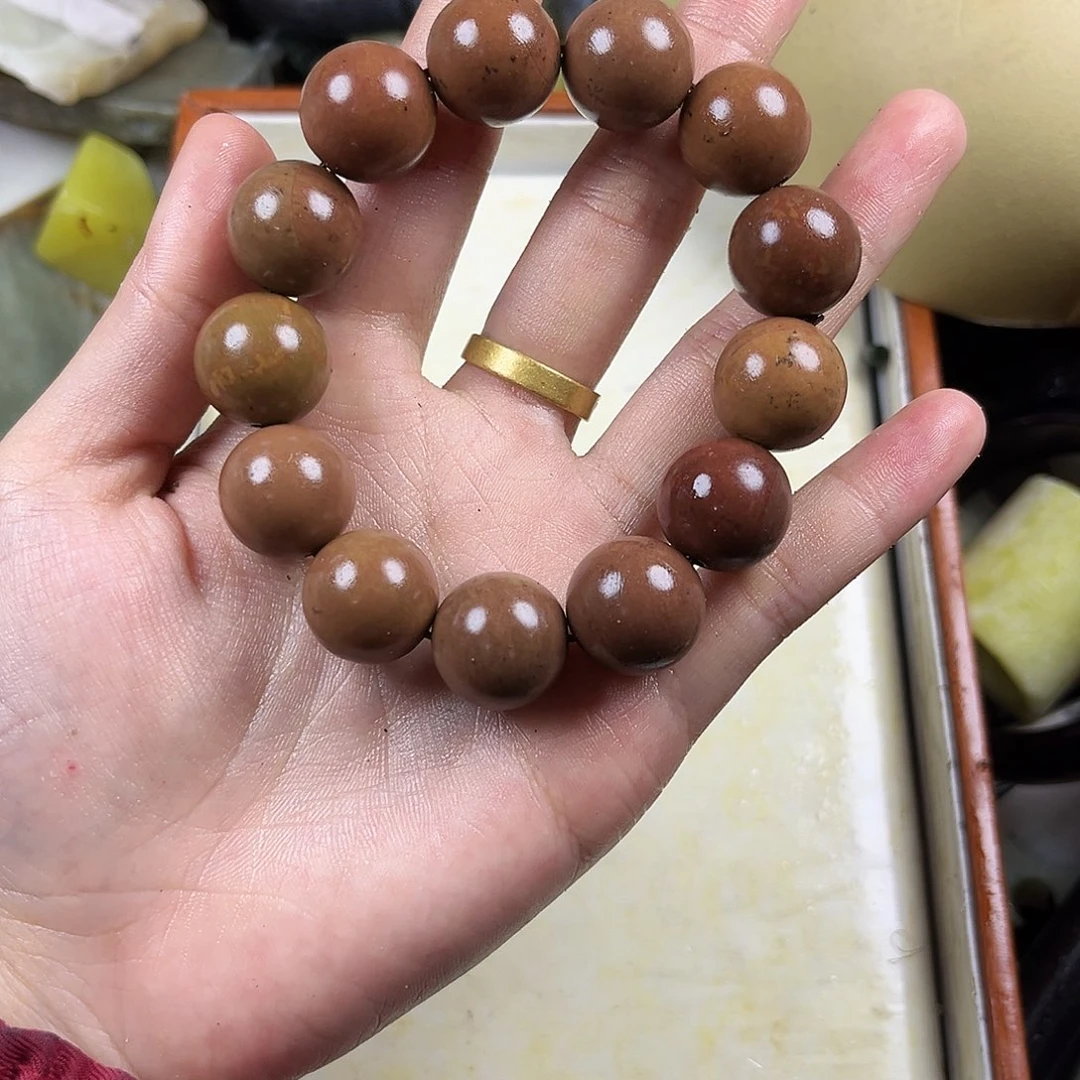 颈饰未镶嵌和田玉（糖玉）