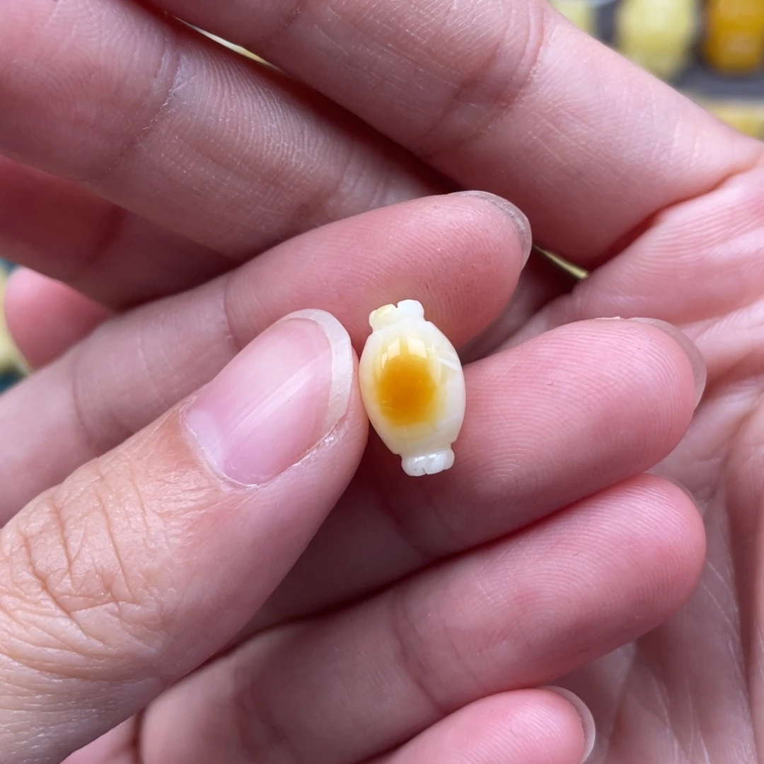 裸石琥珀未镶嵌蜜蜡