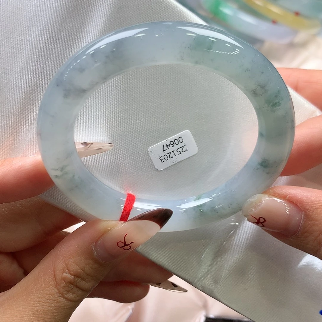 翡翠未镶嵌手镯（圆镯）59号