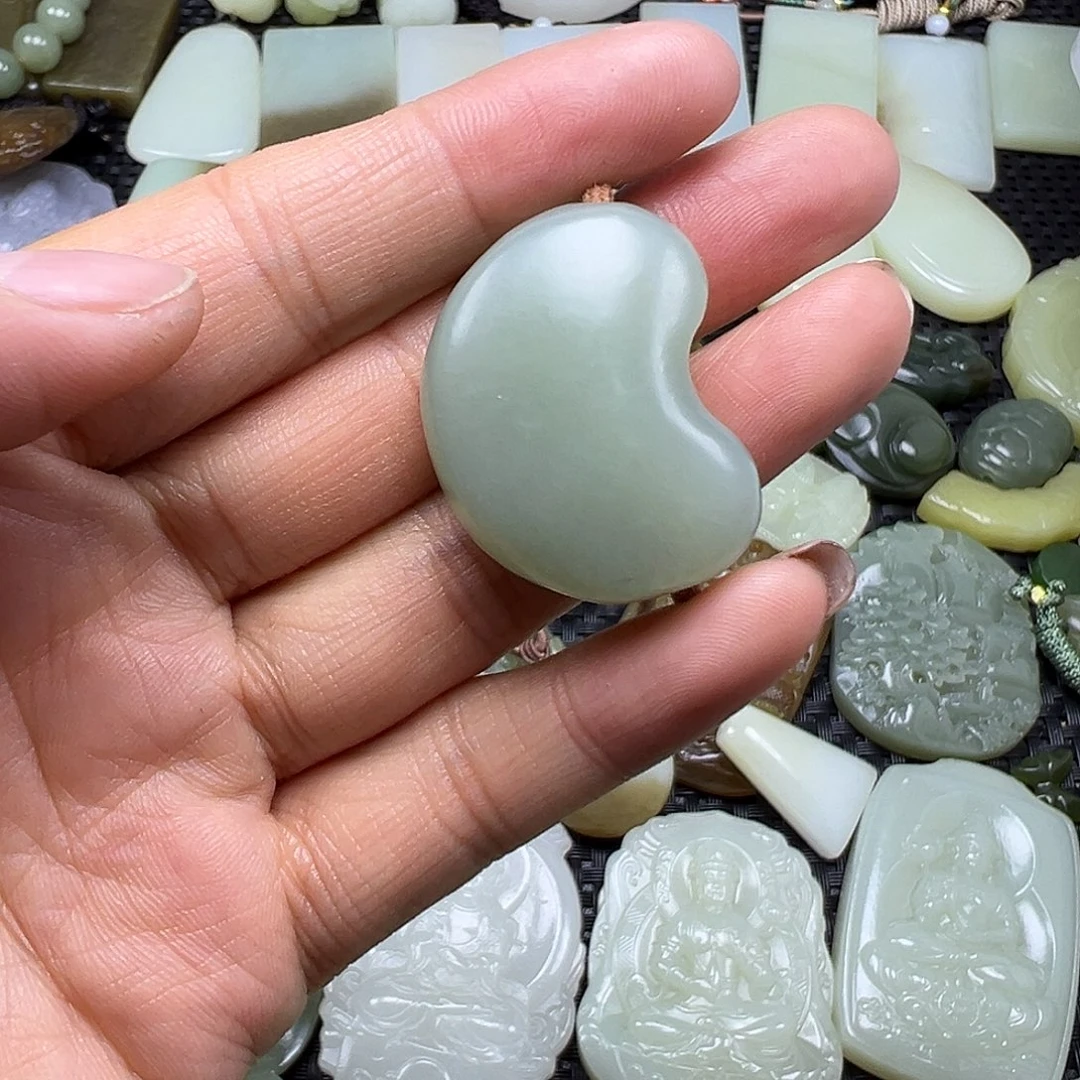 和田玉未镶嵌颈饰有纹漏（买断价，不退不换，卡32）