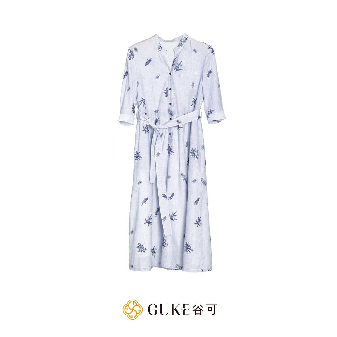 GKE/谷可LQ7598蓝色条纹绣花连衣裙女2025春夏季时尚高贵纯棉长裙
