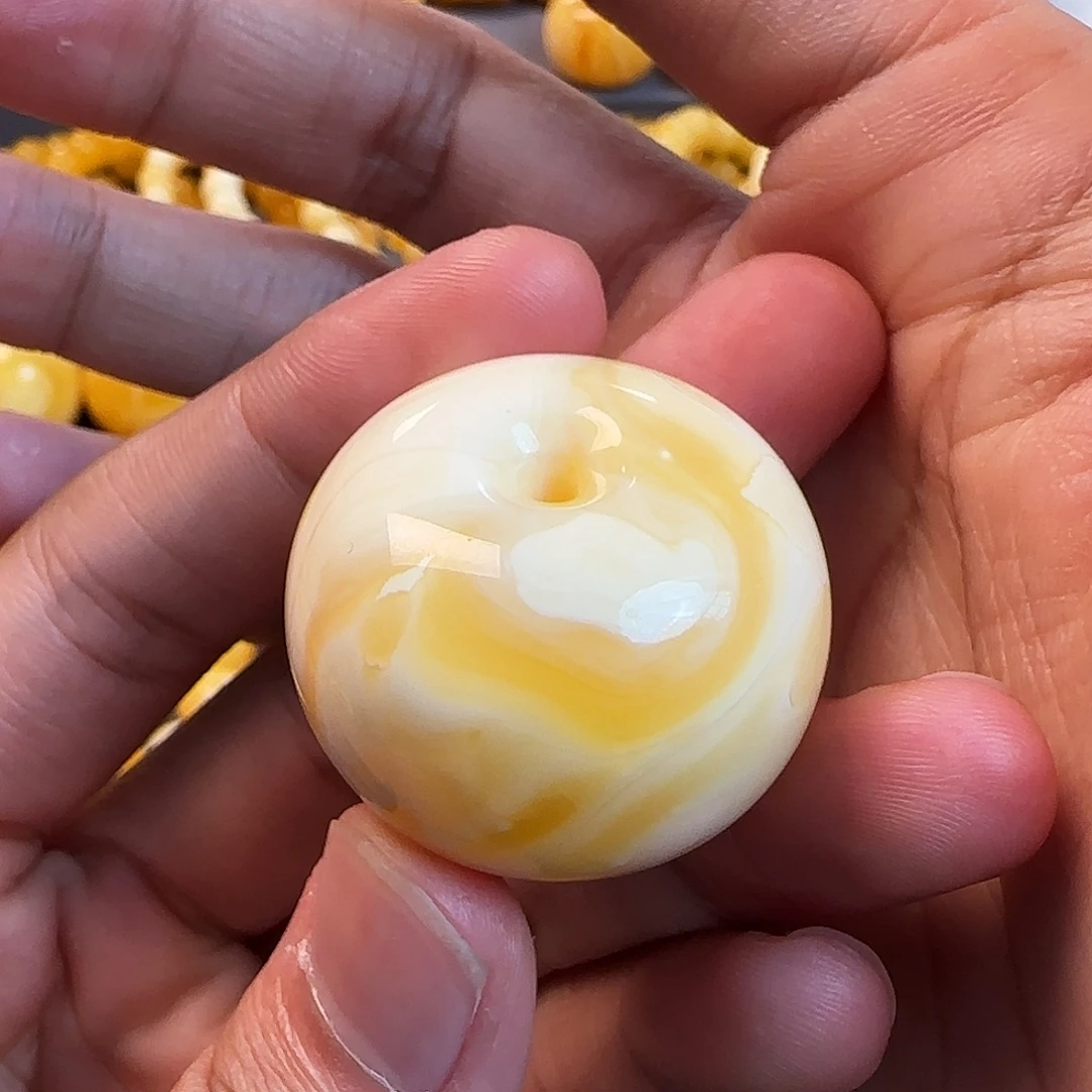 未镶嵌琥珀珠宝奇石