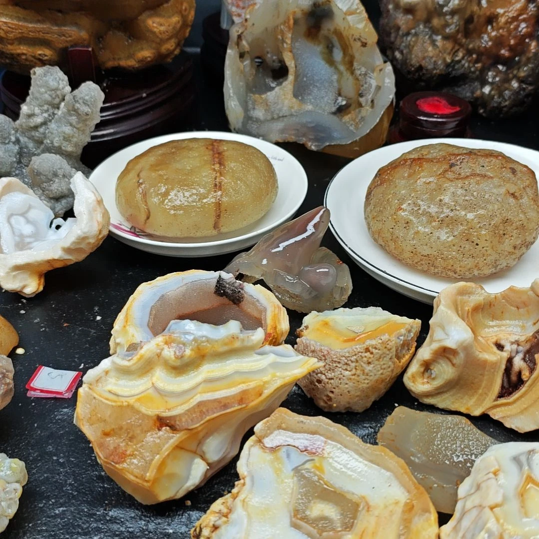 石材孔雀眼天然原石手把件