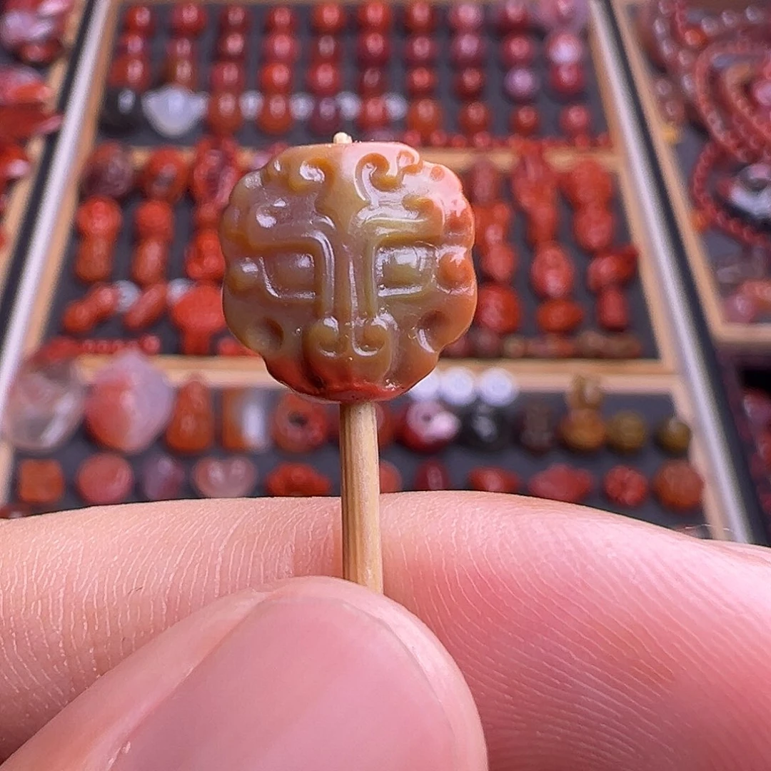 南红玛瑙未镶嵌珠宝奇石