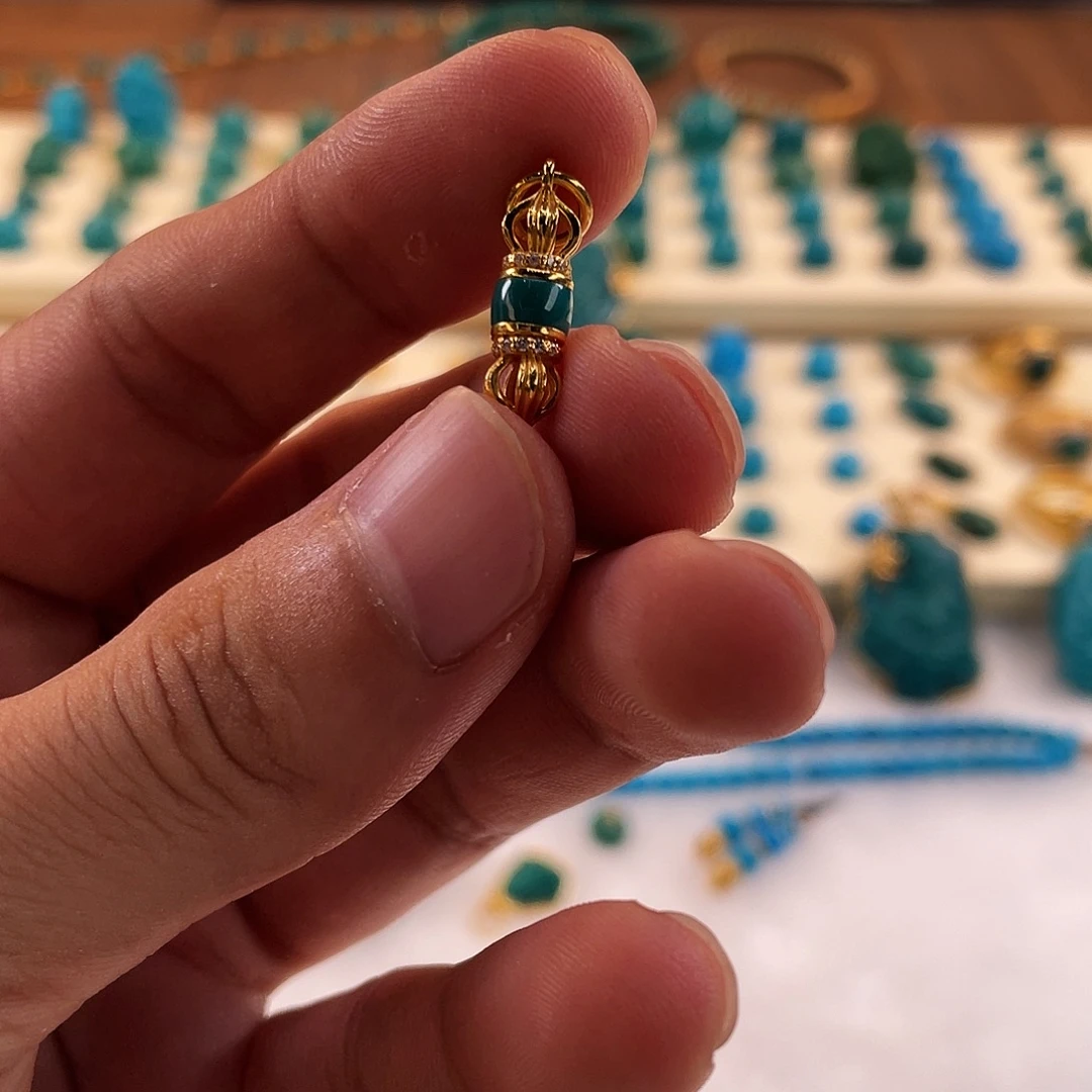 绿松石未镶嵌颈饰