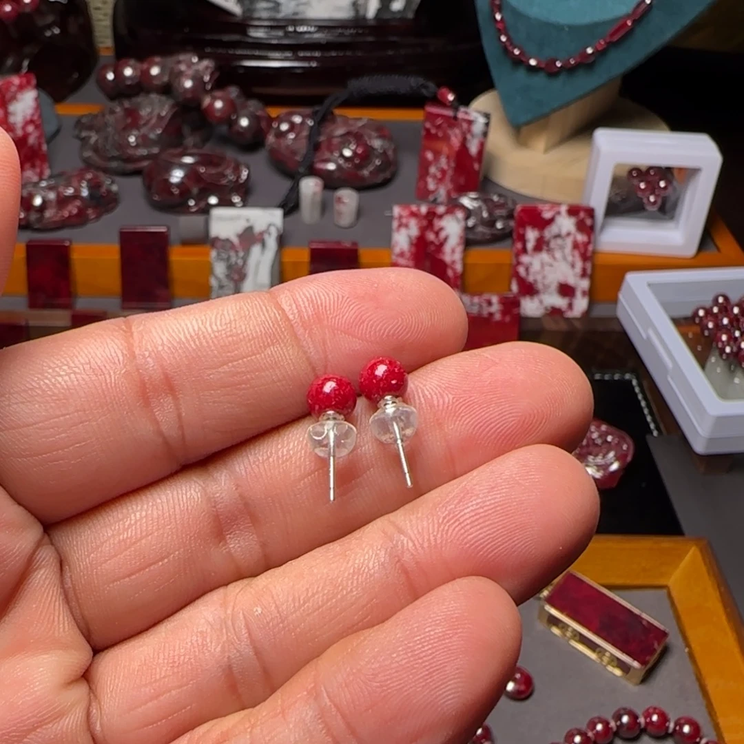 天然辰砂晶体耳钉