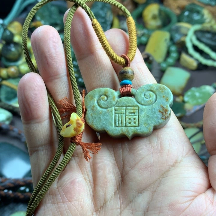 吊坠(赠链)未镶嵌岫岩河磨玉（透闪石质玉）