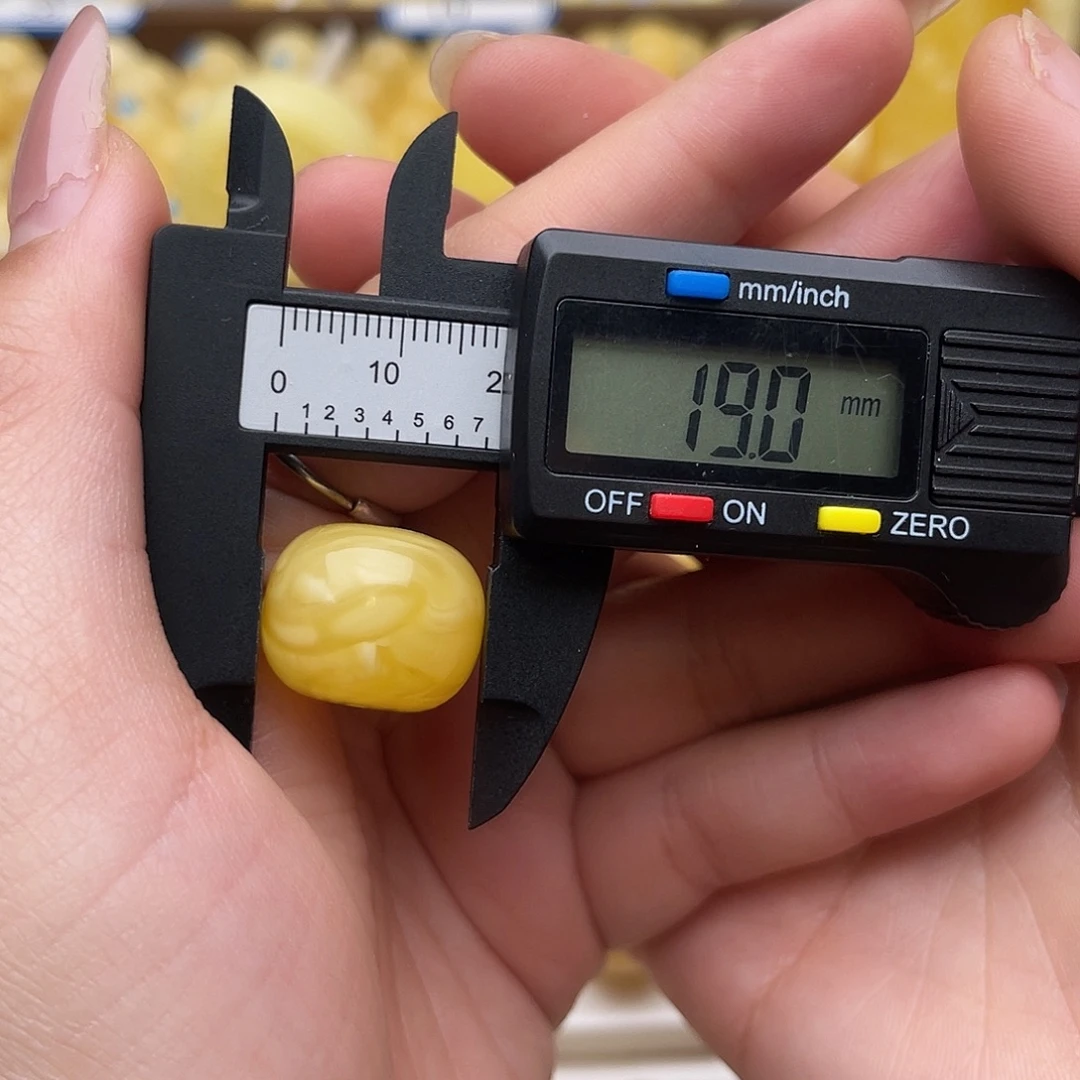 琥珀未镶嵌裸石蜜蜡墩子梦