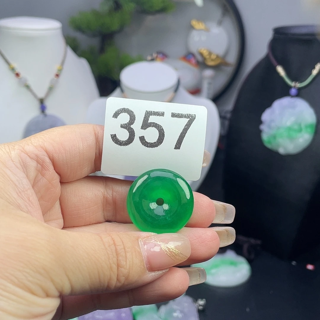 翡翠未镶嵌吊坠(赠链)