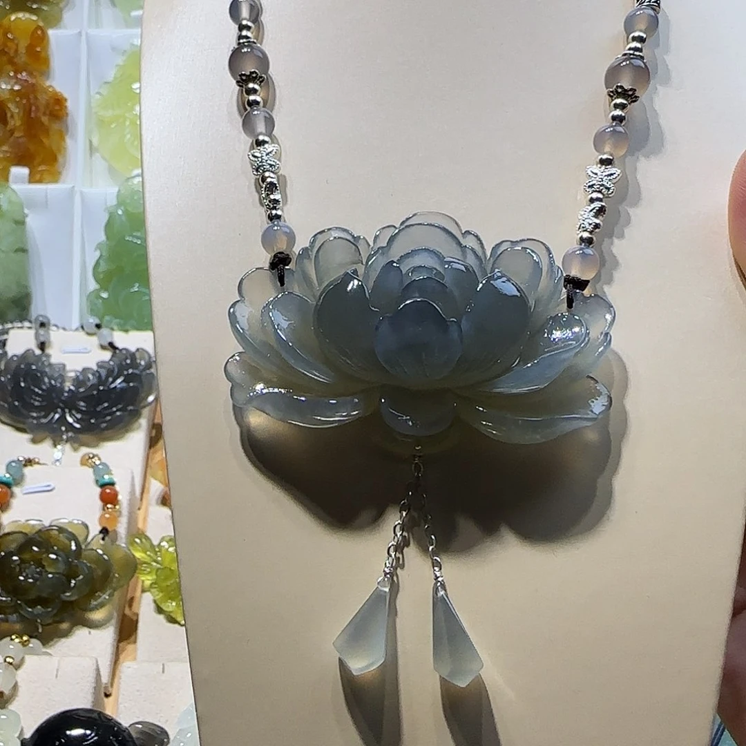 蛇纹石玉未镶嵌颈饰