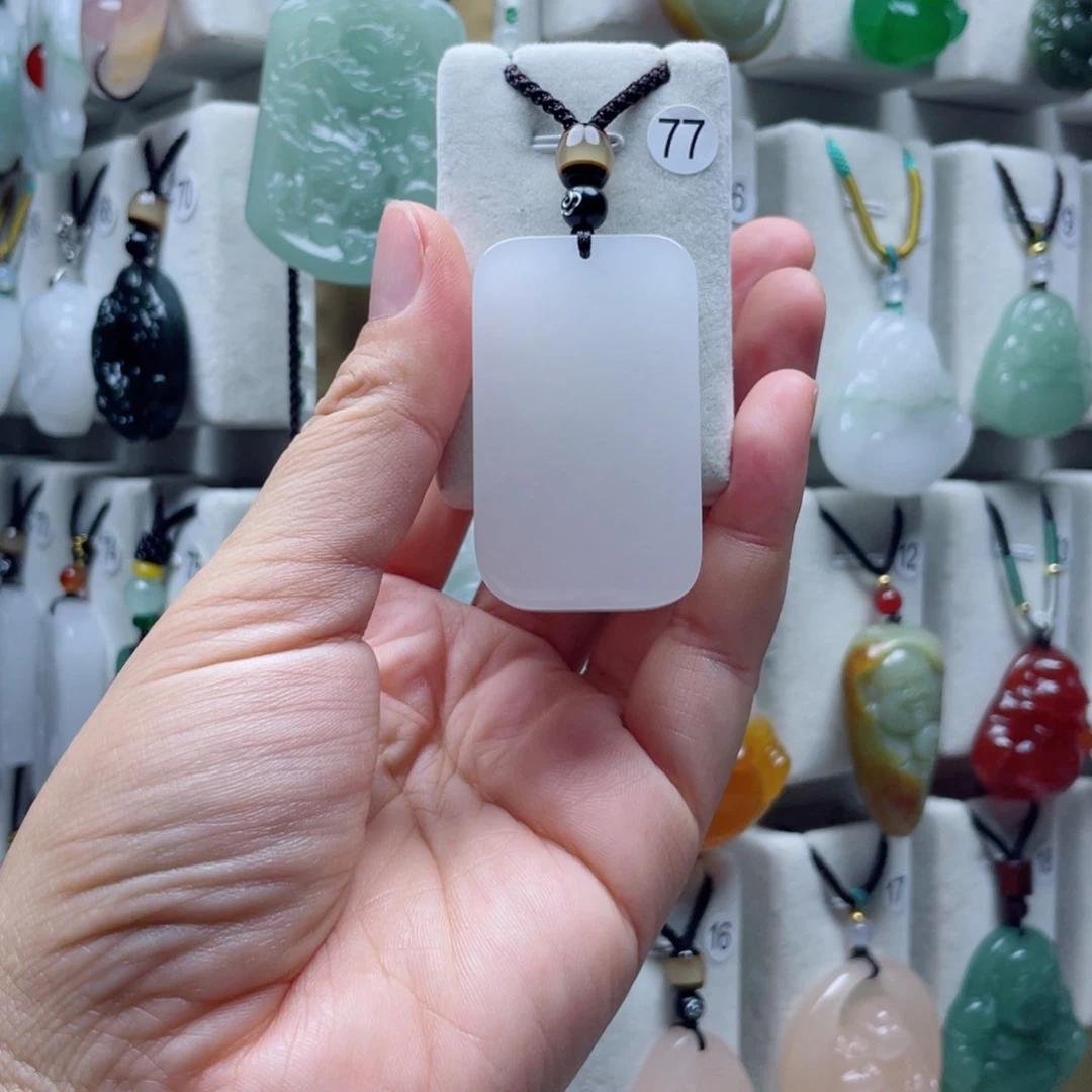 石英质玉（金丝玉）未镶嵌颈饰