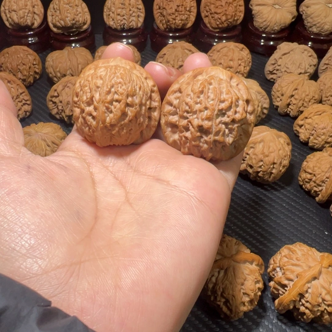 文玩核桃吊坠血麒麟39+