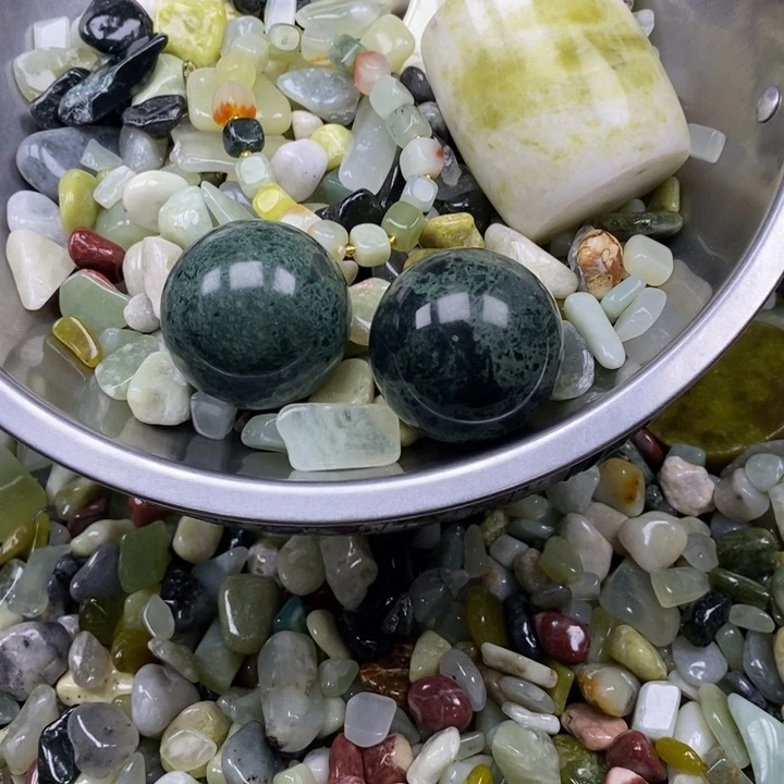 蛇纹石玉鱼缸石未镶嵌