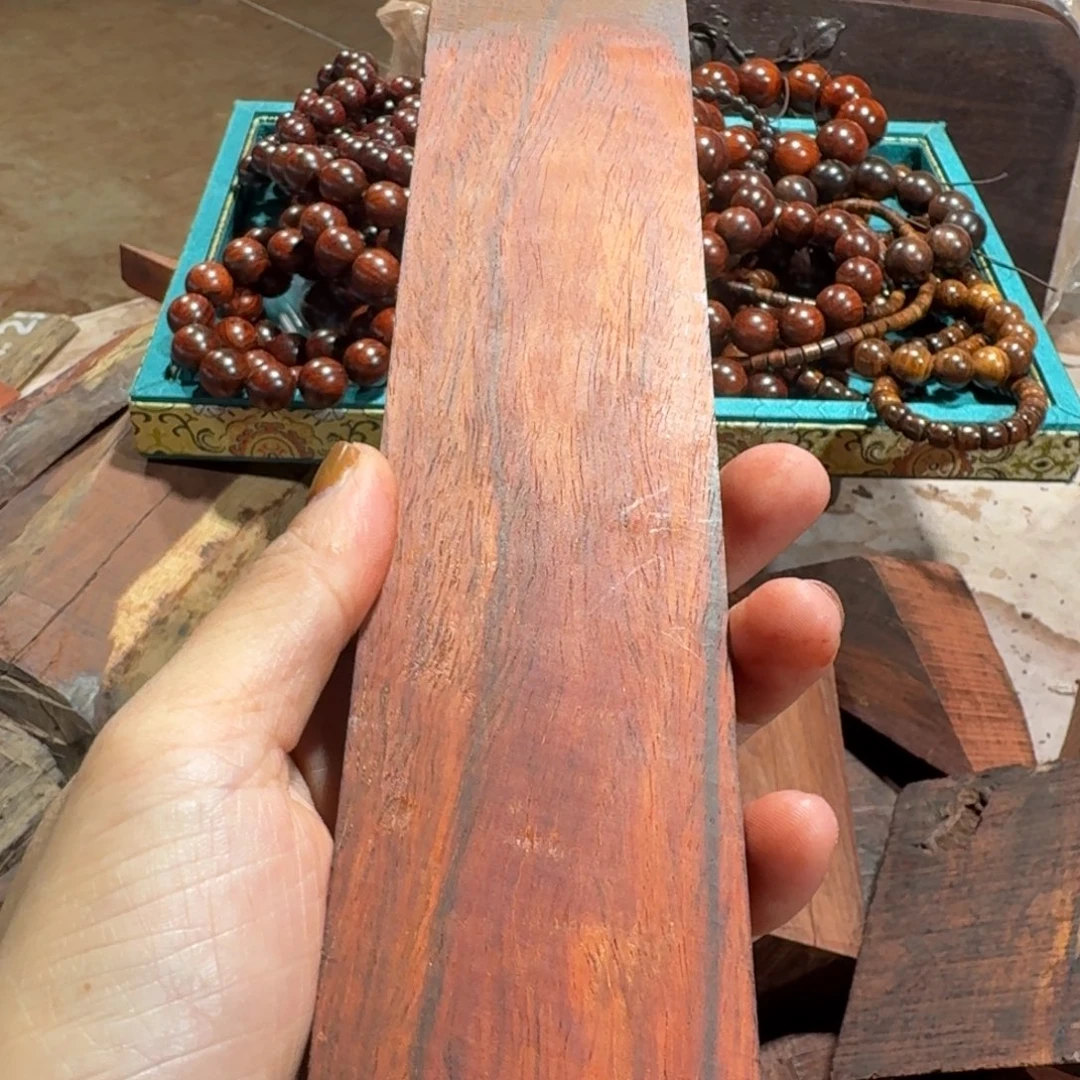 艾***斯檀香紫檀（小叶紫檀）