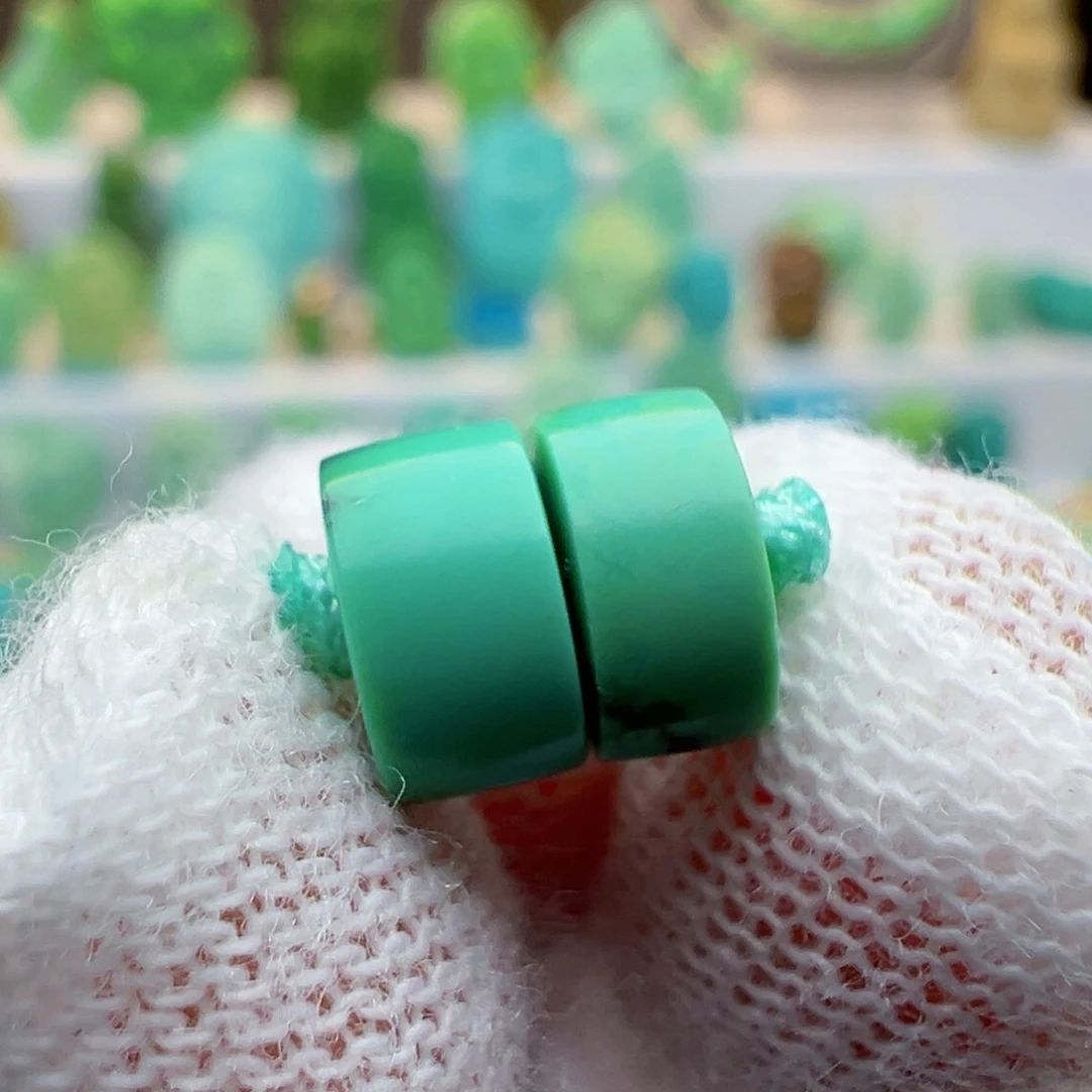 绿松石未镶嵌主播、何丽