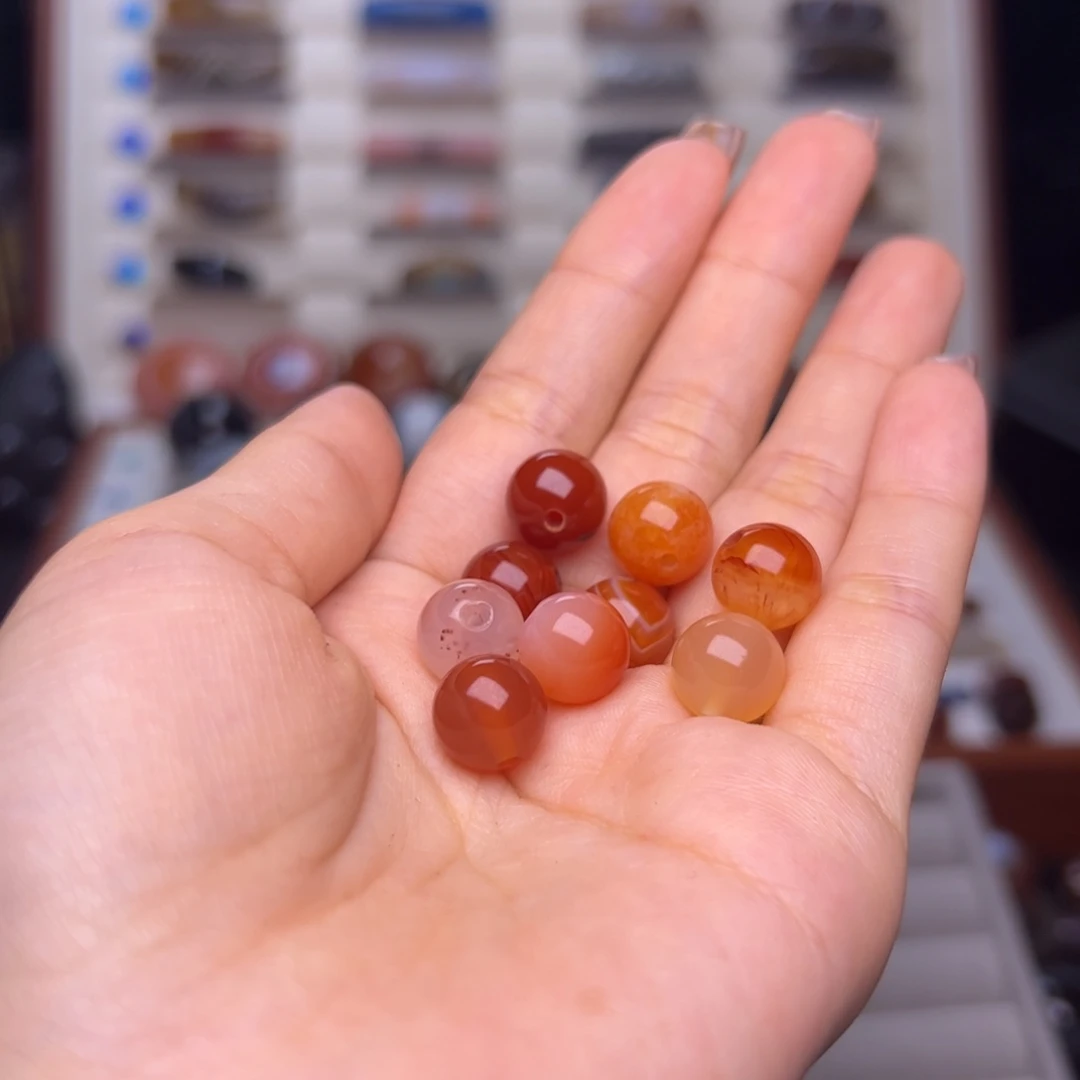 吴***格未镶嵌颈饰玛瑙/玉髓