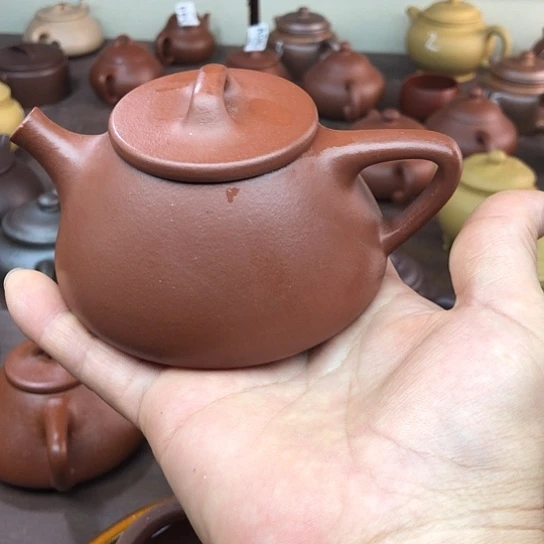 茶壶紫砂紫泥平盖纳低石瓢190豪生左右有瑕疵