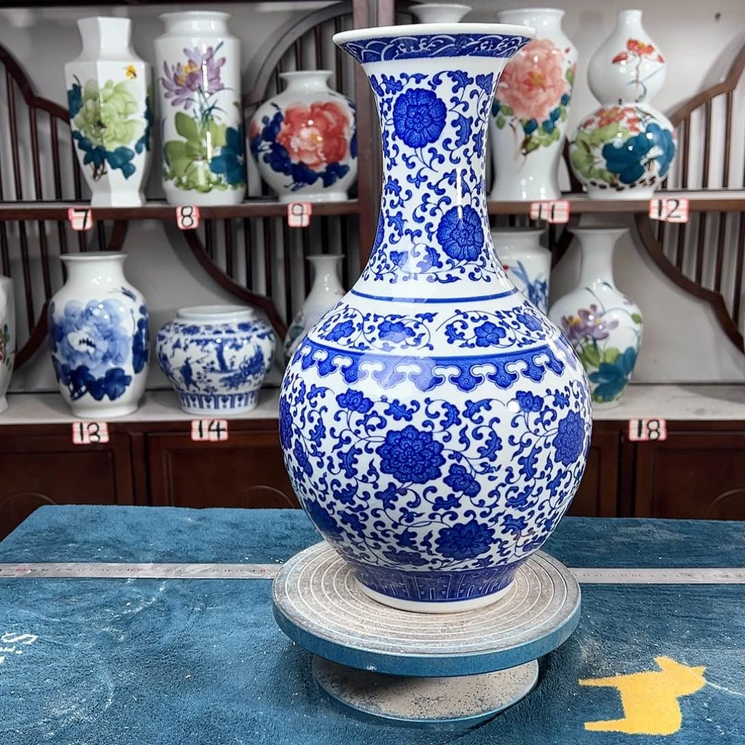 摆件景德镇陶瓷缠枝