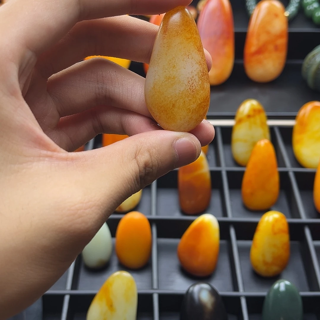 和田玉未镶嵌吊坠(赠链)