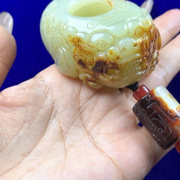 桂***圆未镶嵌和田玉挂件