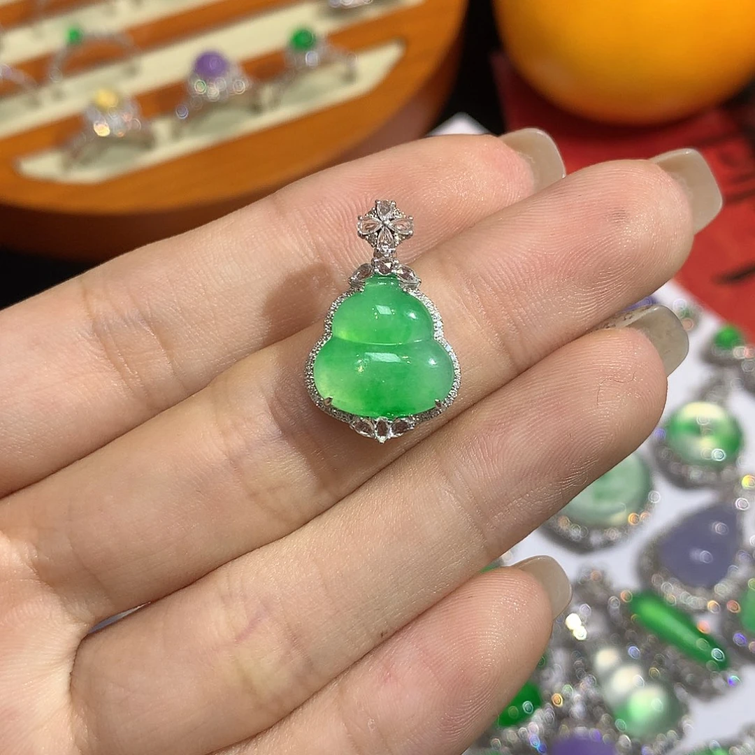 翡翠吊坠(赠链)18K金镶嵌