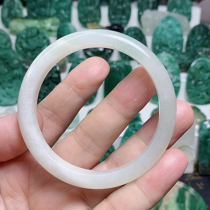 未镶嵌独山玉手镯