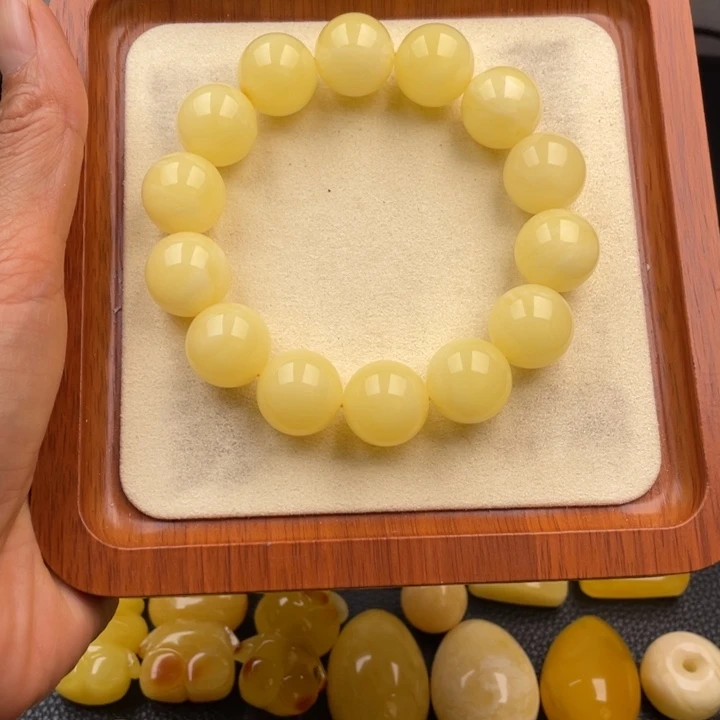 琥珀未镶嵌颈饰好