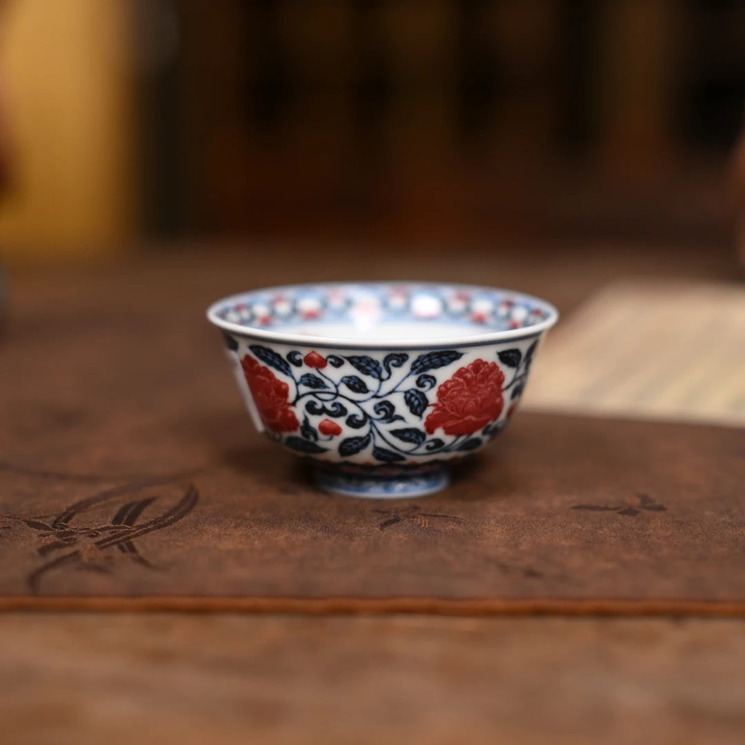 【悦生活】青花釉里红-勤义堂-缠枝牡丹撇口杯（QYT0026）