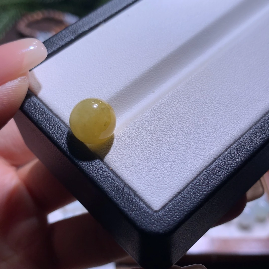 翡翠散珠福利明黄色卡10.99