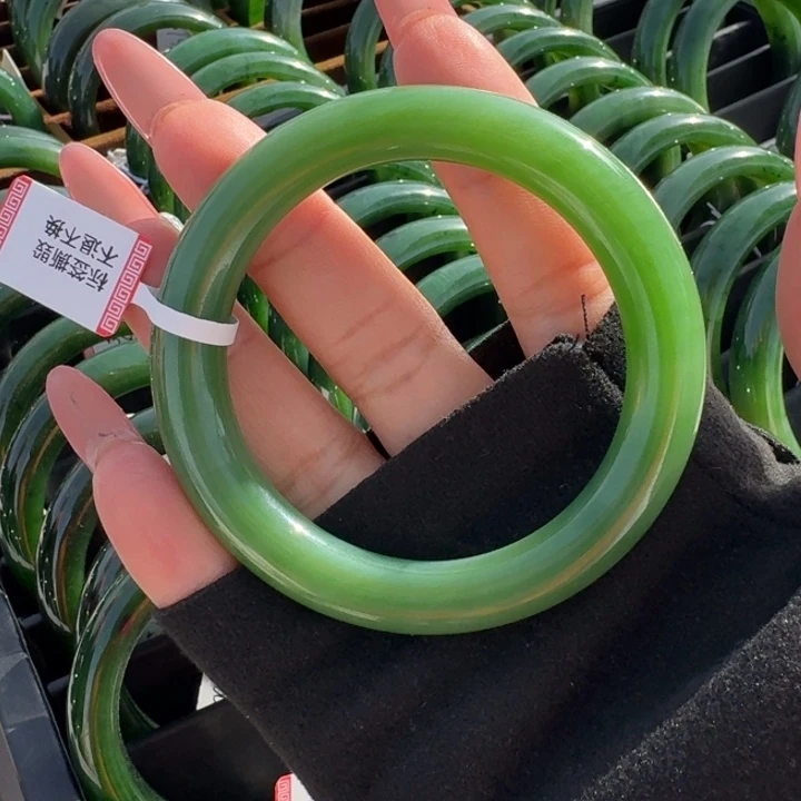 和田玉（碧玉）未镶嵌手镯