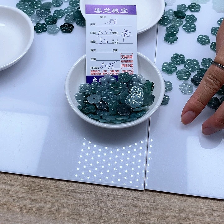 颈饰未镶嵌翡翠甜**悠