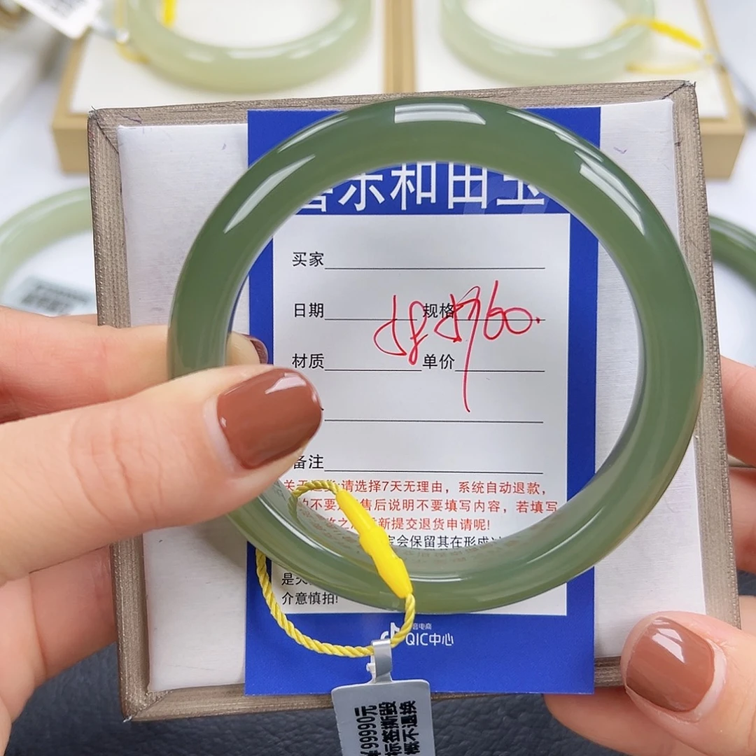 和田玉未镶嵌手镯