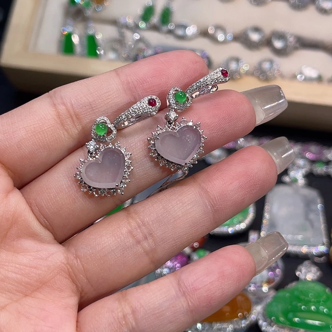 翡翠18K金镶嵌耳饰爱心