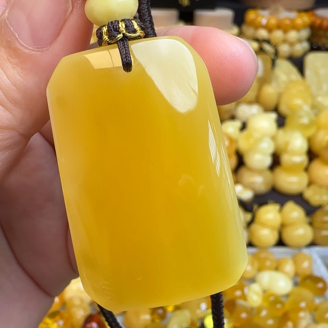 琥珀未镶嵌套链天然俄料蜜蜡无事牌吊坠