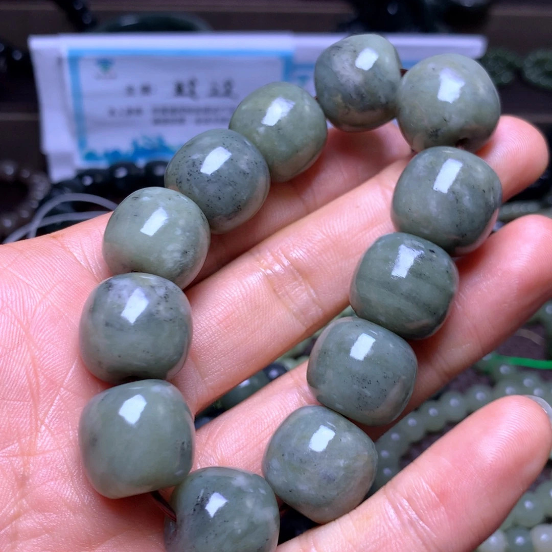 颈饰未镶嵌和田玉18